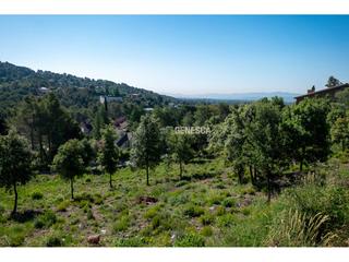 Finca rústica a Poeta maragall 26. Terreno en venta en matadepera