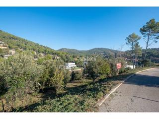 Finca rústica a Poeta maragall 34. Terreno en venta en matadepera