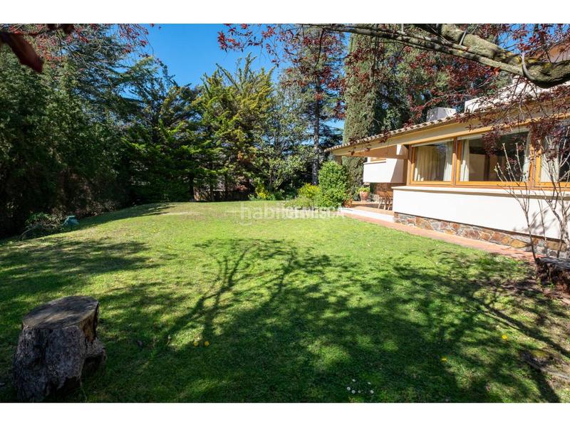 Foto 90c54d9f-2fae-42a7-9631-0ca091f77833. Casa  con excelente distribución, piscina y terreno llano en venta en Matadepera