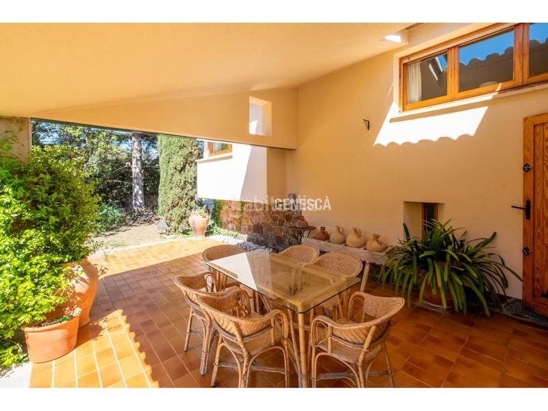 Foto e4a449bf-ed4e-4de9-aad3-b656fadb0940. Casa  con excelente distribución, piscina y terreno llano en venta en Matadepera