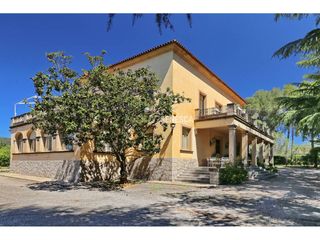 Casa  Carretera de matadepera. Majestuosa propiedad residencial con jardines exuberantes y vist