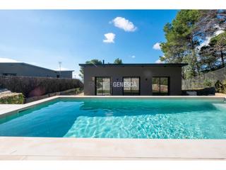 House in Xiprer 14. Casa a estrenar en venta en can solà del racó con piscina, garaj