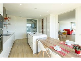 Xalet  Calle marc comerma. Hogar sostenible y céntrico con vistas y piscina  arquitectura m