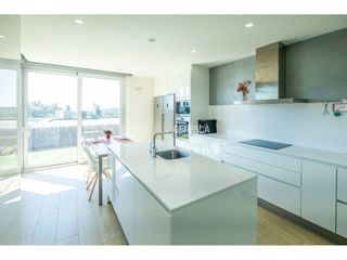 Xalet  Calle marc comerma. Hogar sostenible y c�ntrico con vistas y piscina  arquitectura m