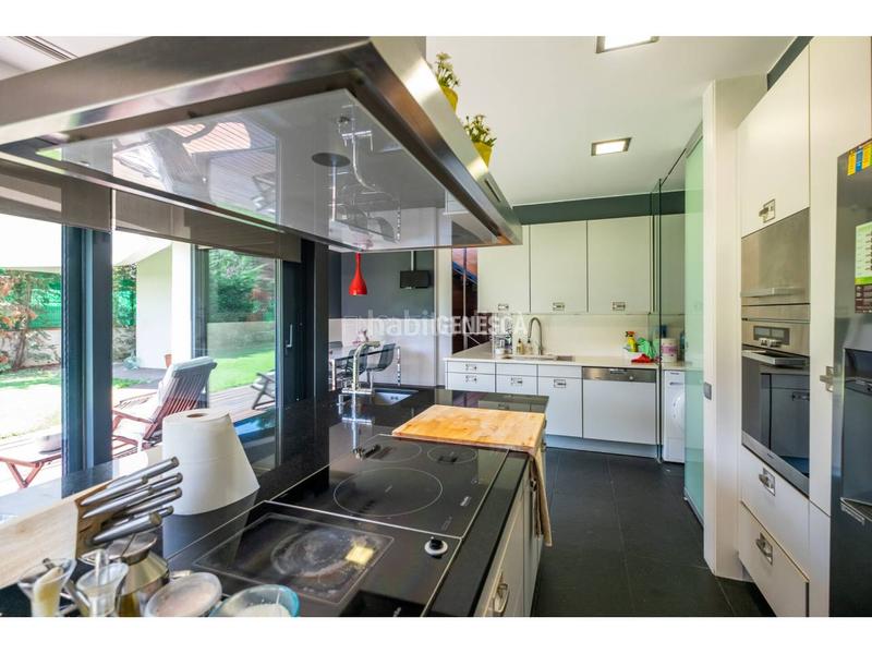 Foto b3901969-8548-4e64-878f-23dae25f2c43. Haus mit heizung parking pool in Matadepera