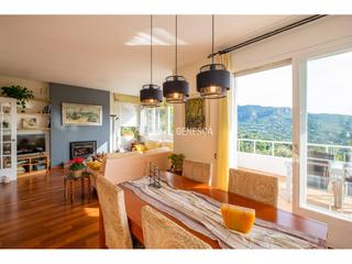 Maison  Raval de rocabruna. Casa impecable, cómoda y luminosa con piscina y vistas espectacu