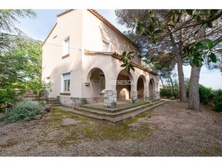 Xalet  Calle sant antoni. Casa para reformar con parcela esquinera en el centro del pueblo