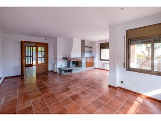 Location Maison  Calle llorer. Casa amplia en alquiler con vistas, buena orientación y jardín