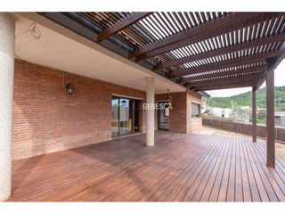 Rent House  Calle llorer. Casa amplia en alquiler con vistas, buena orientación y jardín