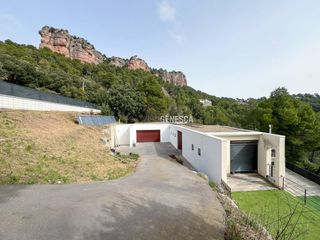 Casa  Calle vista alegre. Casa contemporánea con privacidad, vistas, bosque privado y orie