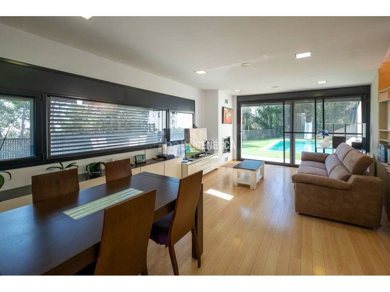 Foto 65f3a2b9-baa3-47f8-87f5-72b4f80b8f85. Casa amb calefacció aparcament piscina a Matadepera