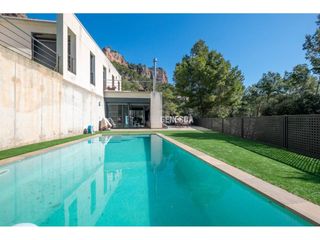 Casa  Calle vista alegre. Casa moderna en venta con vistas, piscina y gran jard�n  cavall