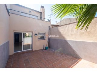 Rent House  Calle sant isidre. Casa en alquiler en el centro de matadepera, en una calle semipe