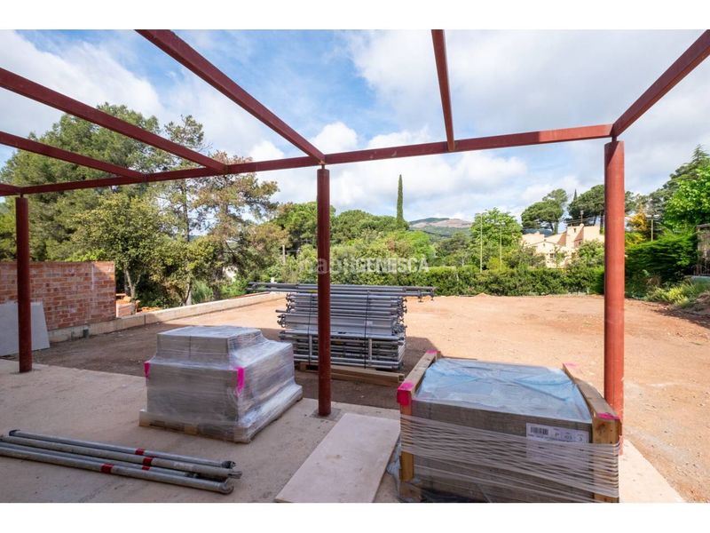 Foto fc993c6d-10b4-4d9b-88a3-b89bf1528720. Casa in avenida rocafort 41 in Matadepera