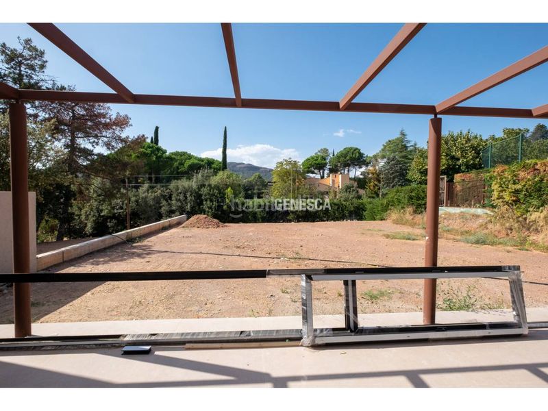 Foto c1722467-16b1-4e37-9b45-fc77632f796e. Casa a avenida rocafort 41 a Matadepera