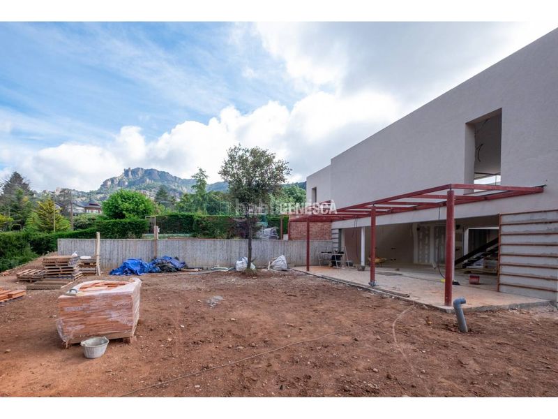 Foto ceb2a113-9d10-4d24-bde3-8a7a91604397. Casa in avenida rocafort 41 in Matadepera
