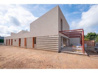 Casa a Avenida rocafort 41. Exclusiva casa de obra nueva en venta en matadepera con jard�n p