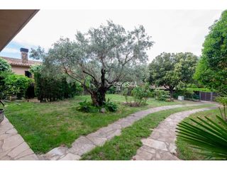 Affitto Casa  Calle coll prunera. Casa en venta con jardín plano y vida en una sola planta junto a