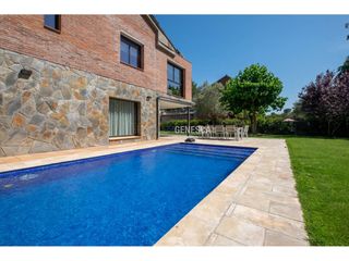 Chalet  Calle pollanc. Casa reformada íntegramente con domótica, placas solares y pisci