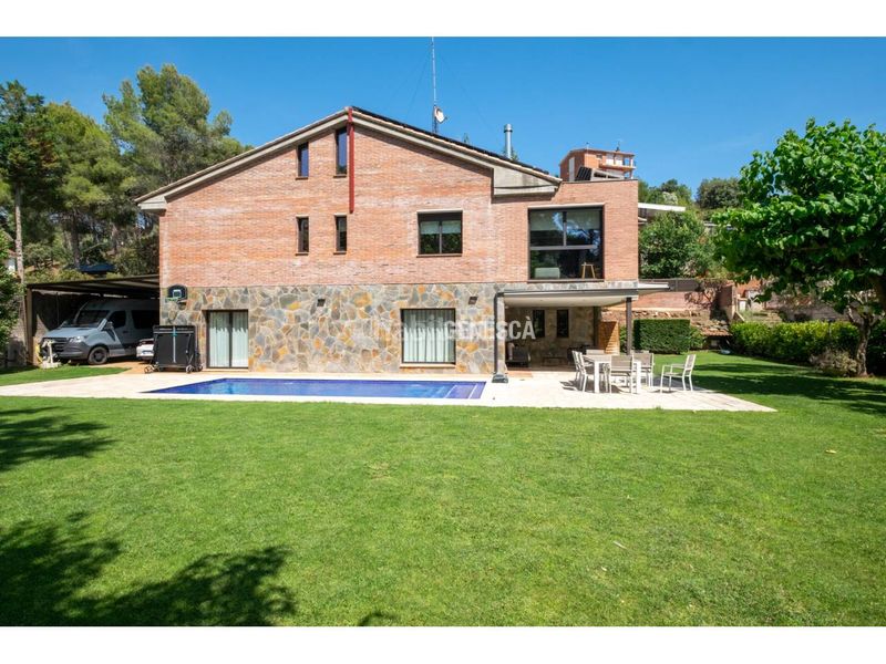 Foto b2ed6031-579e-4909-9a37-ce98c7a9b50b. Xalet amb calefacció aparcament piscina a Matadepera
