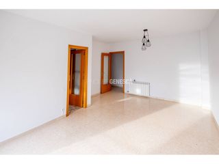 Location Appartement  Calle sant quirze. Piso de alquiler soleado y con balcón