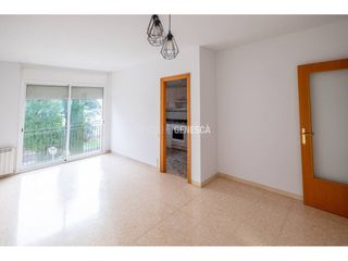 Location Appartement  Calle sant quirze. Piso de alquiler soleado y con balcón