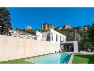 Maison  Calle vista alegre. Casa contemporánea con privacidad, vistas, bosque privado y orie