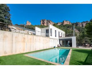 Casa  Calle vista alegre. Casa contempor�nea con privacidad, vistas, bosque privado y orie