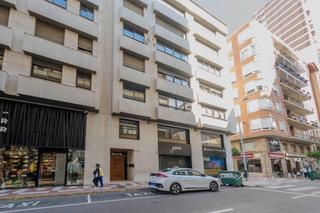 Pis a Calle asensi 5. Piso centrico en uno de los mejores edificios de castellon