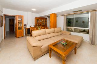 Pis  Calle de sant tomás 130. Piso de 4 habitaciones en la calle principal del pueblo con pati