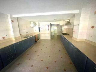Local Comercial a Avenida de Valencia - Avenida de Casalduch. Local con doble altura y grandes posibilidades  ideal para refor