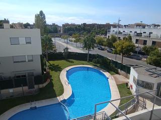 Location Maison jumelée à Calle ramón muntaner 2. Adosado en alquiler anual ideal para vivir todo el año
