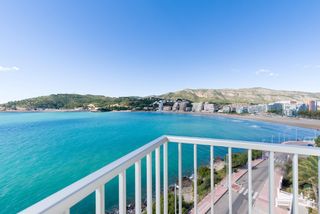 Appartement in Paseo marítimo de la concha 6. Dos apartamentos juntos en una sola planta totalmente reformados