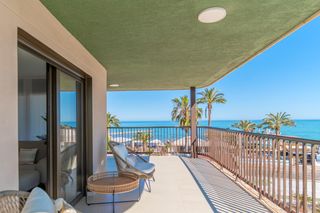 Apartament a Avenida de ferrandis salvador 140. Apartamento de lujo totalmente reformado en eurosol playa benica