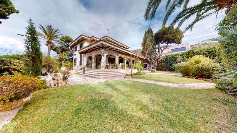 Foto b782da24-9085-4afd-b9b3-7062bd21a48a. Chalet con parcheggio piscina in Vistahermosa Alicante