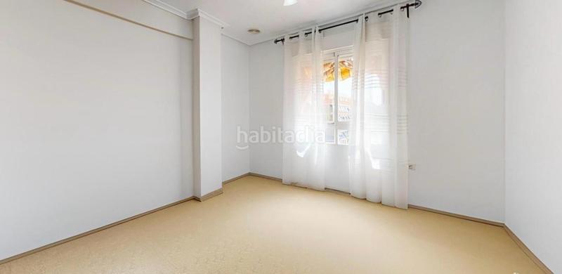 Foto b05c036f-2742-4a8a-b923-7bde5495e8f1. Piso magnifica casa para entrar a vivir en la plaza de las aparadoras en Elche / Elx