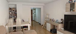 Piso  Calle josé navarro orts. Piso de 4 habitaciones y patio pisable, todo para entrar a vivir
