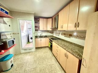 Lloguer Pis a El Raval - Portes Encarnades. Piso seminuevo en la zona del raval con 2 dormitorios y 2 baños