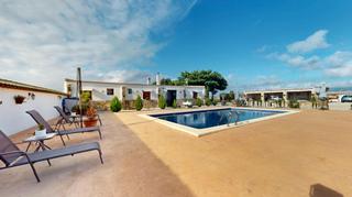 Xalet a Dolores. Exclusiva villa con dos viviendas en dolores alicante, a pocos k