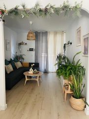 Etagenwohnung in Sector V. Vivienda luminosa con balcón en zona el plá  elche