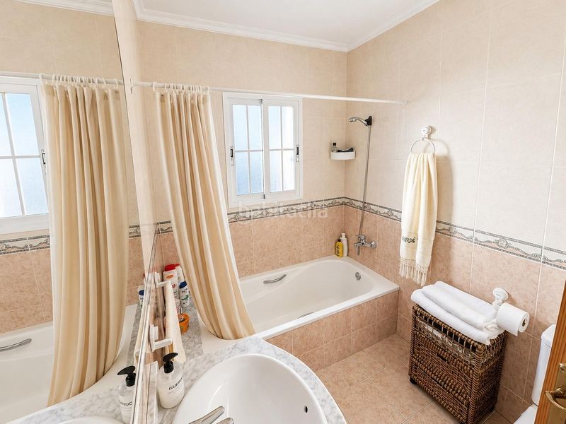Foto f677931f-7343-4ca3-b6f6-54a52476ba20. Casa amb aparcament a Catral