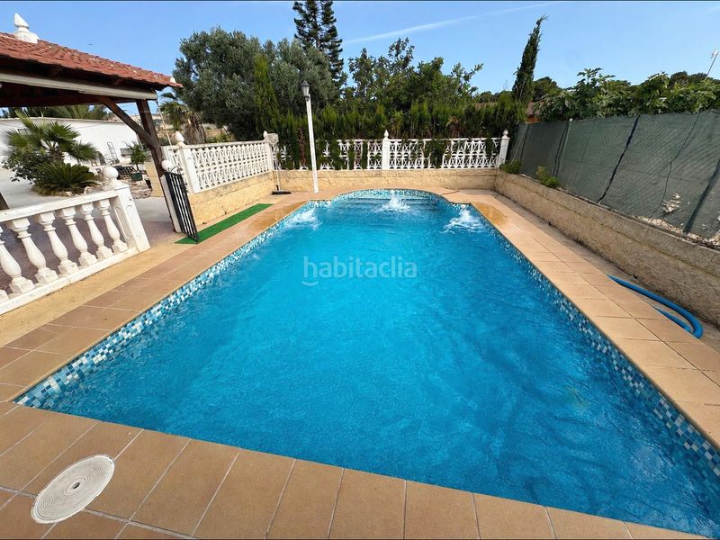 Foto 5fa1f555-1f98-404b-a87d-5aaea021f2b2. Casa amb aparcament piscina a La Marina Elche / Elx