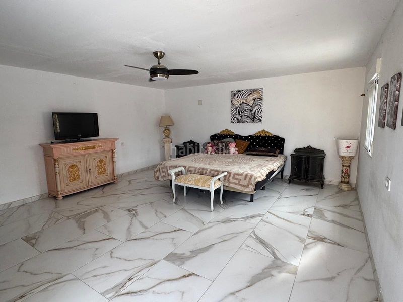 Foto b17adef5-fe03-4760-9311-350d388d53fa. Casa amb aparcament piscina a La Marina Elche / Elx