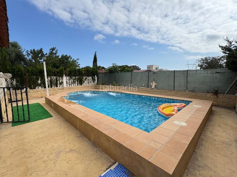 Foto cad1e6a3-dda2-44e1-b87e-5de5212e45df. Casa amb aparcament piscina a La Marina Elche / Elx