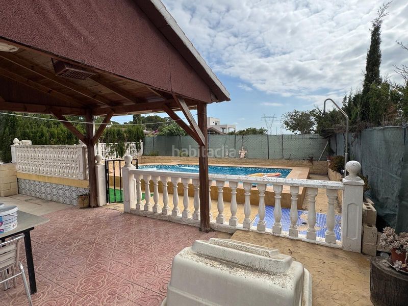Foto d8ac5ec7-13d3-413c-a146-63672535431f. Casa amb aparcament piscina a La Marina Elche / Elx