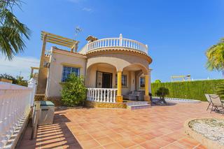 Chalet à El Raso. A la venta chalet independiente en el raso