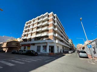 Piso  Carrer crevillent. Se vende apartamento en guardamar del segura