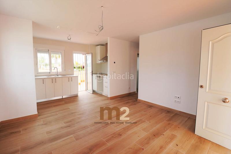 Foto cd8c4081-0ead-47d9-956f-cc33849e16be. Piccolo appartamento con piscina in Puerto Deportivo Guardamar del Segura