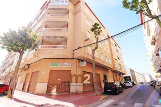 Lloguer Apartament  Carrer nou d'octubre. Se alquila apartamento en guardamar del segura