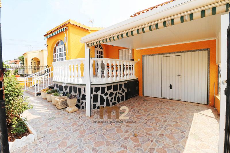 Foto 9c3fa3d5-2ce0-4442-9853-372303c86d96. Chalet se vende chalet en la urbanizacion la marina en San Fulgencio